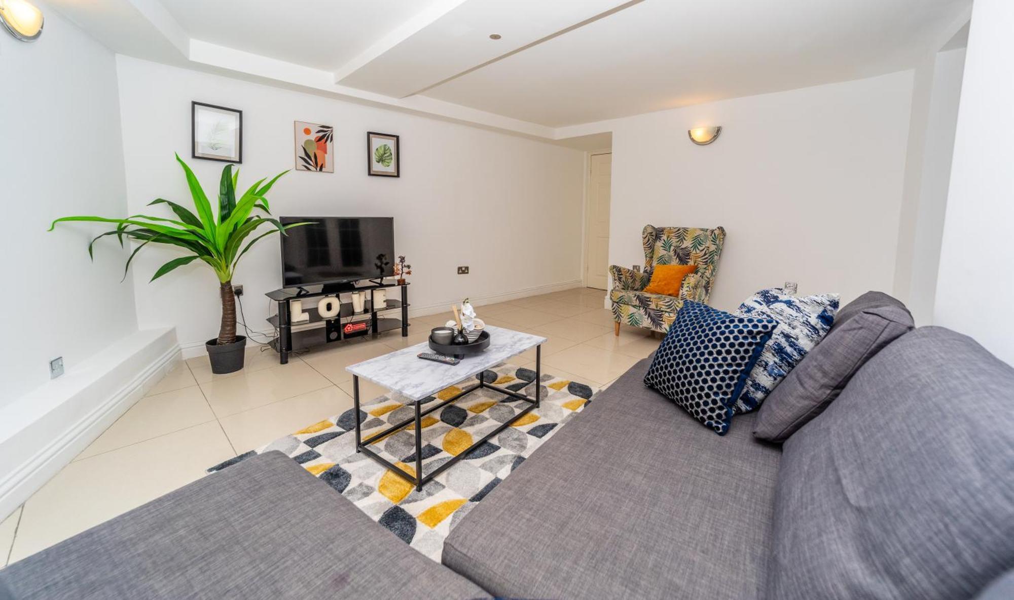 Spacious Flat With Patio & Parking In City Centre Reading Exterior foto