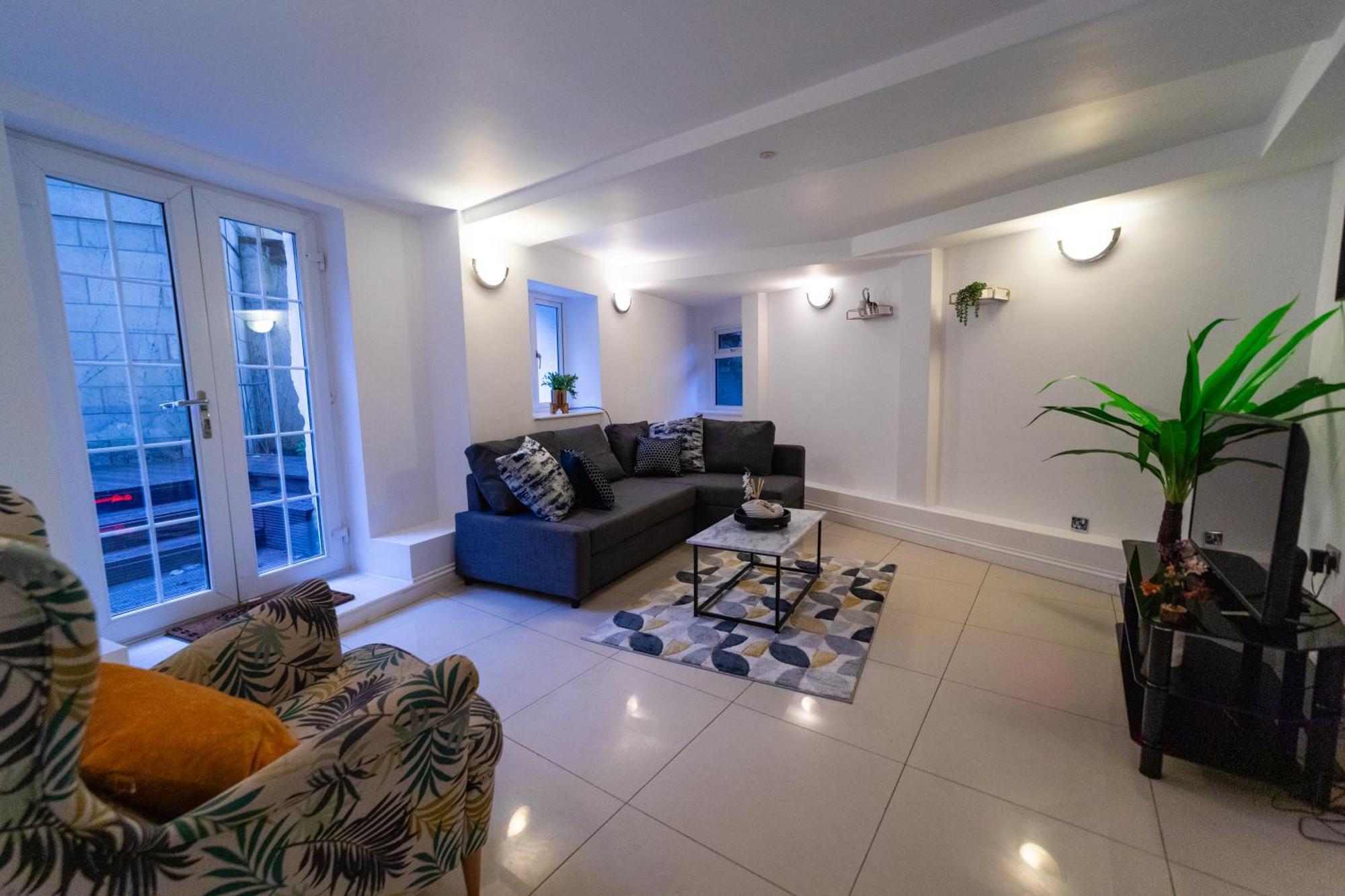 Spacious Flat With Patio & Parking In City Centre Reading Exterior foto