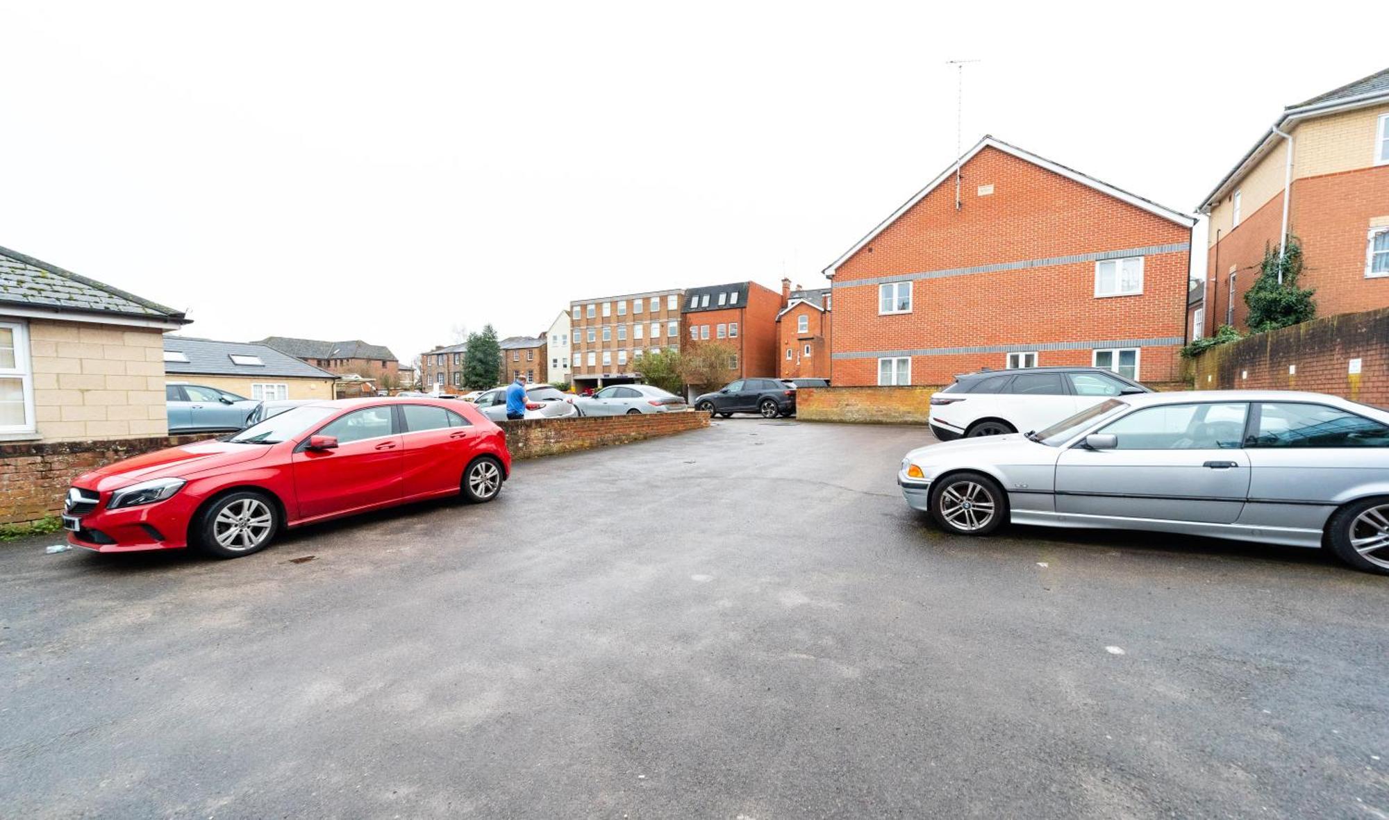 Spacious Flat With Patio & Parking In City Centre Reading Exterior foto