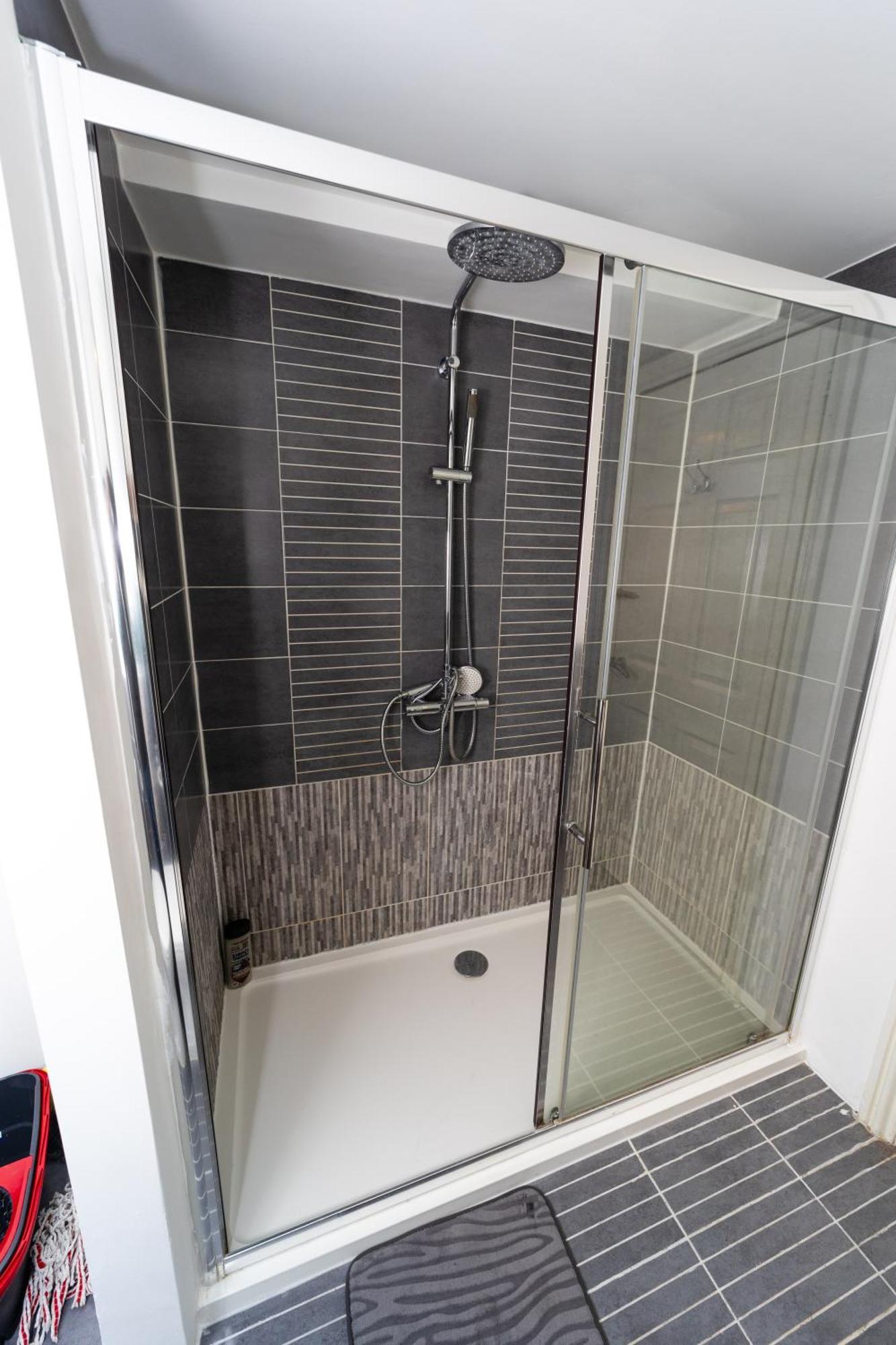Spacious Flat With Patio & Parking In City Centre Reading Exterior foto
